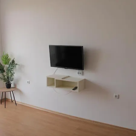 Large 2 Bedroom Apartment With Balcony Apartment Slantschew brjag
